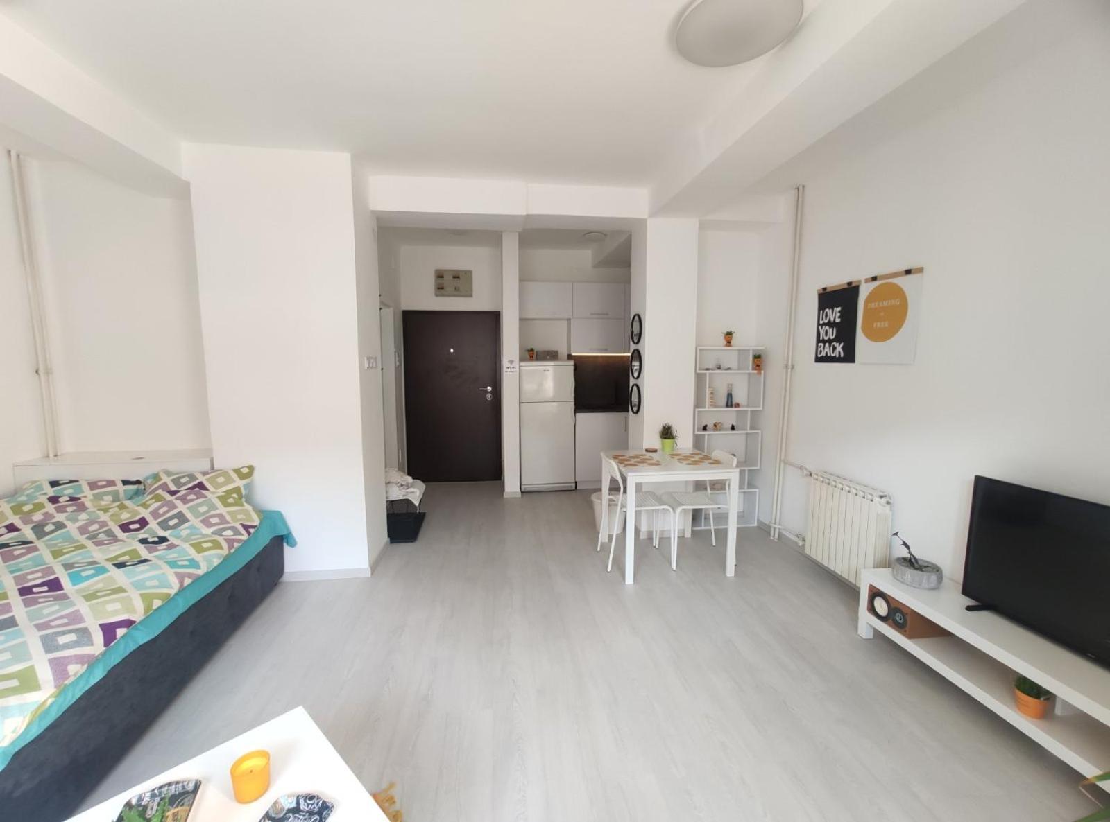 City Center White Apartment! スコピエ エクステリア 写真