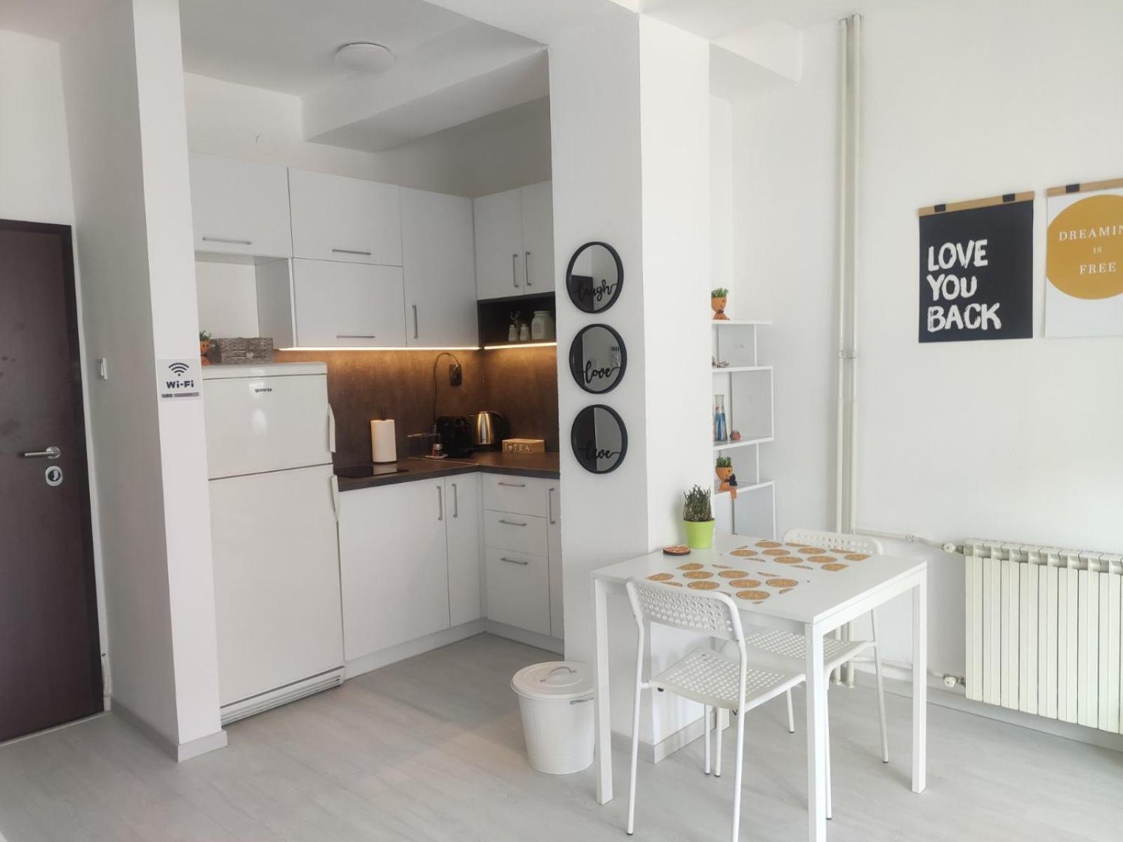 City Center White Apartment! スコピエ エクステリア 写真