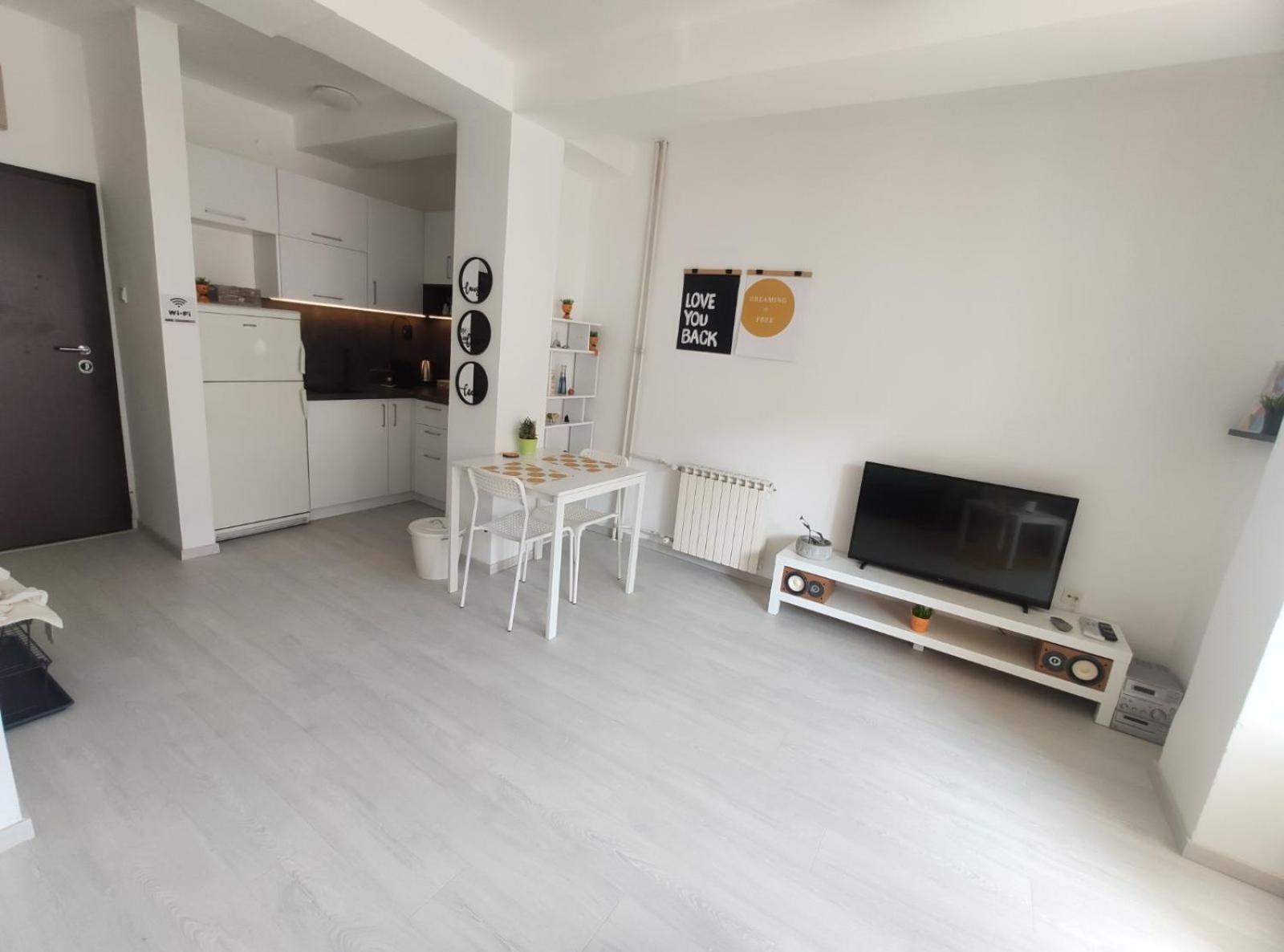 City Center White Apartment! スコピエ エクステリア 写真